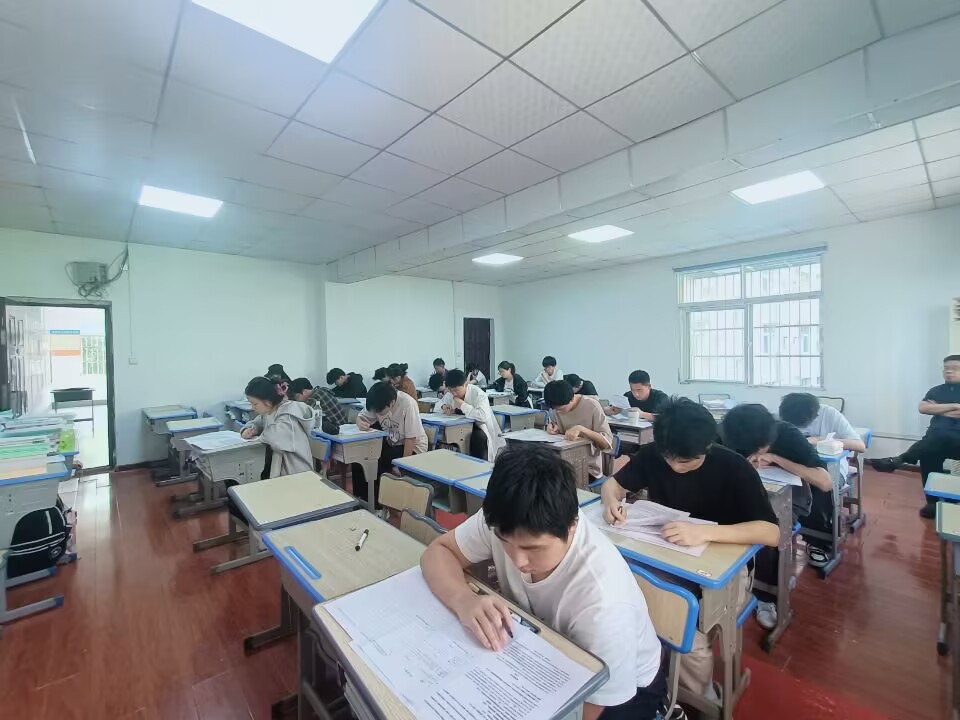五月联考考场2.jpg